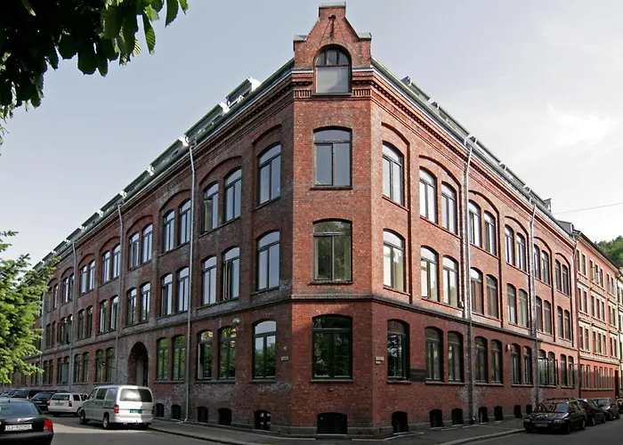 Rimelig Kjellerleilighet Med Parkering - Ahotel No Διαμέρισμα *